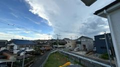 2階バルコニーからの眺望です。回りに高い建物もなく、前面に遮るものがなく景色を一望できます＾＾陽当たり、風通し良好です＾＾