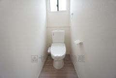 トイレは1階と2階それぞれに設けられています＾＾