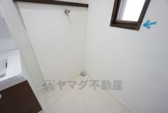 ランドリースペース付近には窓も付いており換気に便利です＾＾