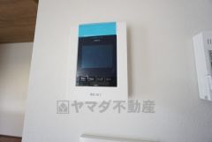 防犯性もばっちり、TVモニター付きインターホン完備。大きなモニターで玄関先を確認できます。録画機能が付いているので不在時の訪問者も確認できて安心です＾＾