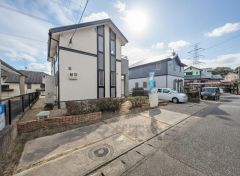 駐車スペースはゆとりある3台分を確保。マイカー用に、お客さま用に、余裕を持ってご利用いただけます＾＾