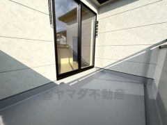 陽当たりの良いバルコニー。 天気のいい日にはお布団もまとめて干せそうですね＾＾