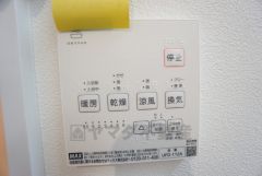 浴室暖房乾燥機には、暖房、乾燥、涼風、換気の4つの機能が付いています。タイマー付きです。換気・雨の日の洗濯も安心です＾＾