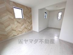 主寝室としてお使いいただけそうなこちらのお部屋は、日当たりが良く、爽やかな風を感じて起きる朝は、快適生活の始まりに。
