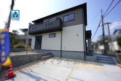 角地＾＾敷地約51坪＾＾吹抜け・折り上げ天井で開放感のあるつくり＾＾外環状道路まで（車3分/1.1ｋｍ）。閑静な住宅地で子育て世帯におススメの住環境＾＾