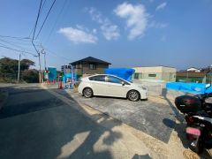 住人以外の車の進入も少なく、小さなお子様を持つご家庭にも安心です。 