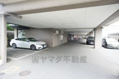 敷地内に平面駐車場があります。 月額（7，000円）最新の空き状況はお問い合わせください＾＾