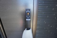 かざすだけで開閉できる、タッチキー採用の玄関。お買い物帰りで、両手がふさがってきても簡単に中に入れます＾＾