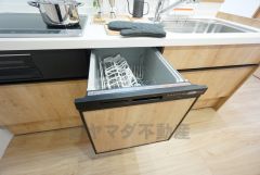 家事の時間短縮につながる食洗機付き。