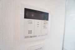キッチン横からボタンひとつで操作が楽々。