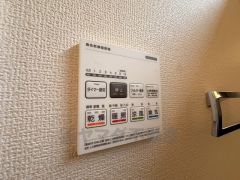 浴室暖房乾燥機には、暖房、乾燥、涼風、換気の4つの機能が付いています。タイマー付きです。換気・雨の日の洗濯も安心です＾＾