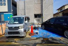 こちらの家には停めやすい並列駐車が2台分ついてます。マイカー用に、お客さま用に、余裕を持ってご利用いただけます＾＾