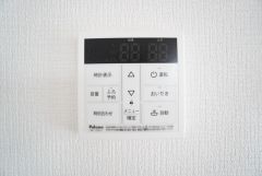 おいだき機能つきなのでお風呂に入る時間が異なるご家庭には嬉しいですね。ボタン一つで快適で便利な生活が＾＾