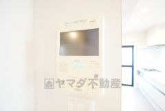 防犯はもちろん、セールスマン対策にもなるモニター付きインターホンです。 来訪者の顔が見えるので安心ですね＾＾