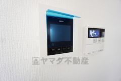 防犯はもちろん、セールスマン対策にもなるモニター付きインターホンです。 来訪者の顔が見えるので安心ですね＾＾