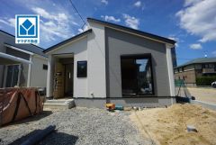 弥生が丘小学校(歩5分)。敷地面積約70坪＾＾カースペース3台分。西鉄バス「弥生が丘四丁目」歩2分。JR鳥栖駅行＾＾