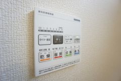 浴室暖房乾燥機には、暖房、乾燥、涼風、換気の4つの機能が付いています。タイマー付きです。換気・雨の日の洗濯も安心です＾＾