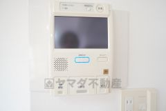 防犯はもちろん、セールスマン対策にもなるモニター付きインターホンです。お子さん1人での留守番時にも活躍しそうです。