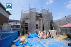 弥生が丘小学校(歩5分)。敷地面積約70坪＾＾カースペース6台分。西鉄バス「弥生が丘四丁目」歩2分。JR鳥栖駅行＾＾