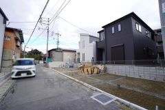 前面道路は西側約4.5～4.9ｍの公道に面しています＾＾ 