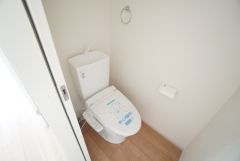 1階2階の2ヶ所にトイレがありますので、忙しい朝にも家族に気を使わず、ゆとりが生まれますね＾＾