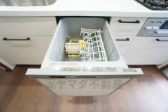 炊事時間を大幅に短縮できる食器洗浄乾燥機付き＾＾食器を洗う手間が減るので家族とのコミュニケーションの時間や自分の時間が増えますね。