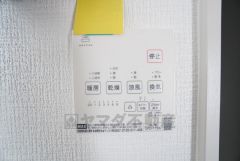 浴室暖房乾燥機には、暖房、乾燥、涼風、換気の4つの機能が付いています。タイマー付きです。換気・雨の日の洗濯も安心です＾＾