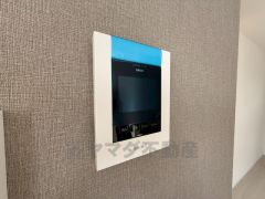 防犯はもちろん、セールスマン対策にもなるモニター付きインターホンです。 来訪者の顔が見えるので安心ですね＾＾