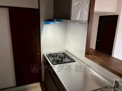 3種類の料理が同時に調理できる、3口ガスコンロ。忙しい夕食の支度時間が短縮できて効率よくお料理が楽しめます。 