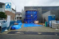 弥生が丘小学校(歩5分)。敷地面積約70坪＾＾カースペース6台分。西鉄バス「弥生が丘四丁目」歩2分。JR鳥栖駅行＾＾