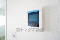 防犯はもちろん、セールスマン対策にもなるモニター付きインターホンです。お子さん1人での留守番時にも活躍しそうです。