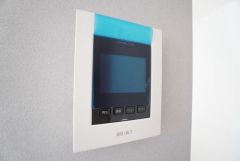 防犯性、セキュリティ対策に安心できるテレビモニター付きインターフォンです。セールスマン対策にもなり安心できます。