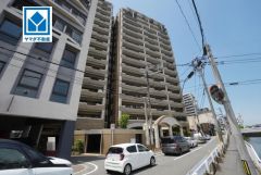 15階建てマンションの14階で眺望・通風良好です＾＾スーパー・コンビニも徒歩2分以内。春吉小学校まで徒歩3分とお子様がいるご家庭に嬉しい近さ。