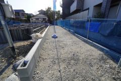 駐車スペースはゆとりある3台分を確保。マイカー用に、お客さま用に、余裕を持ってご利用いただけます。