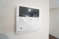 キッチン横からお湯張り、追い炊き、足し湯がボタン一つで楽々操作できる給湯機リモコンです。