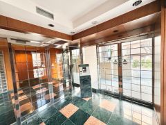 防犯性もばっちり、TVモニター付きインターホン完備。来訪者の顔が見えるので、安心＾＾お子さん1人での留守番時にも活躍しそうです。 