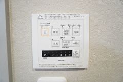 浴室暖房乾燥機には、暖房、乾燥、涼風、換気の4つの機能が付いています。タイマー付きです。換気・雨の日の洗濯も安心です＾＾