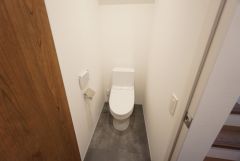 トイレは1階と2階それぞれに設けられています。