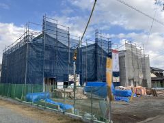 左側が1号棟。全3区画の新築戸建です＾＾