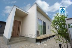 オール電化住宅＾＾ 家事・生活動線が便利な平屋建てです＾＾ カースペース3～4台分（車種による）＾＾