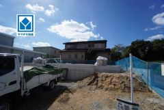 JR「天拝山駅」(歩14分・自転車4分/1km)＾＾イオンモール筑紫野（車2分/1.1km）、ゆめタウン筑紫野（車8分/3km）＾＾
