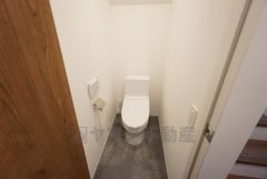 トイレは1階と2階それぞれに設けられています。