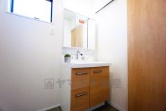 三面鏡裏収納付き洗面化粧台です＾＾