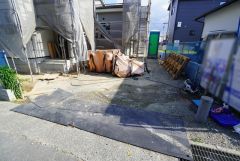 駐車スペースはゆとりある3台分を確保。マイカー用に、お客さま用に、余裕を持ってご利用いただけます＾＾