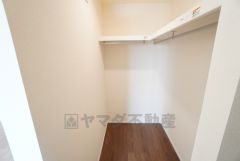 ウォークインクローゼット付きでで荷物の多い方にもおすすめです。