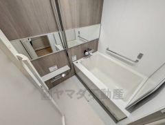 1日の疲れを癒すくつろぎのバスルーム。雨の日のお洗濯にも嬉しい浴室乾燥付き。換気機能付きなのでお風呂のカビ予防にもなります＾＾ 