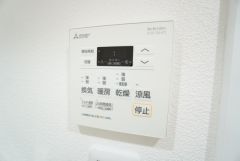 浴室暖房乾燥機には、暖房、乾燥、涼風、換気の4つの機能が付いています。タイマー付きです。換気・雨の日の洗濯も安心です＾＾