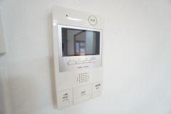 防犯性、セキュリティ対策に安心できるテレビモニター付きインターフォンです。セールスマン対策にもなり安心できます。