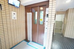 エレベーター完備で、毎日の移動もスムーズ。重い荷物やベビーカーの利用も安心です。買い物帰りや引っ越し時など、上階でもラクに移動できますね＾＾