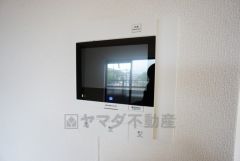 防犯はもちろん、セールスマン対策にもなるモニター付きインターホンです。お子さん1人での留守番時にも活躍しそうです。